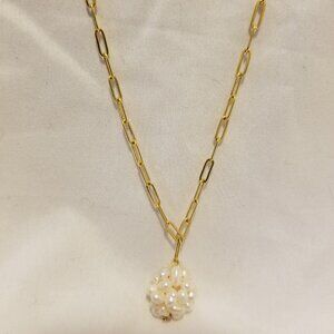 Susan Shaw Gold Toned Paper Clip Necklace Cluster Pendant of White Pearls